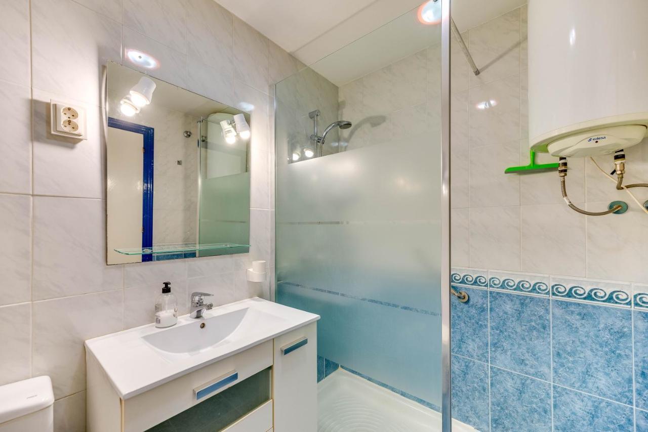 Homeforguest Bright Studio In La Carihuela Near The Beach Torremolinos Eksteriør billede