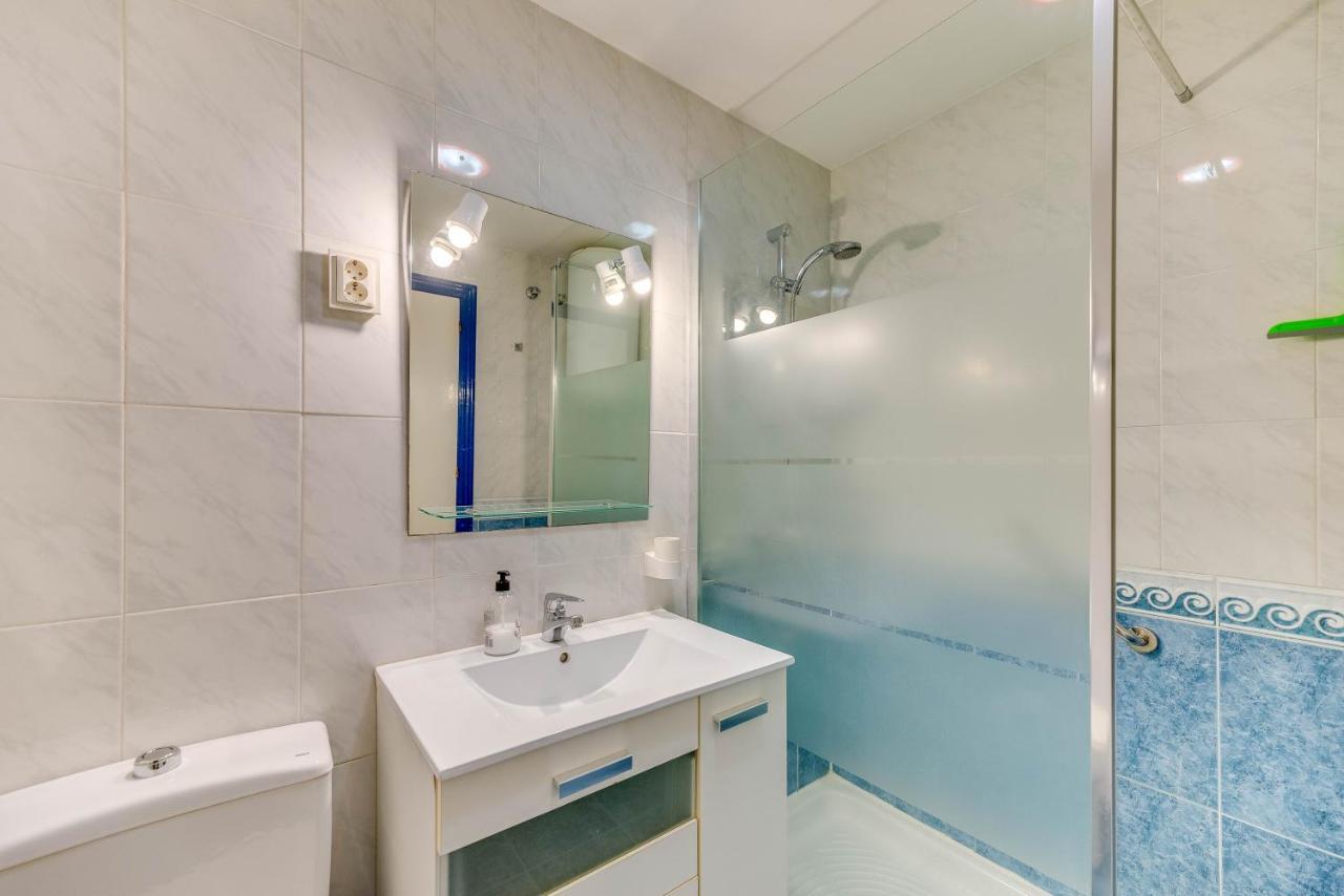 Homeforguest Bright Studio In La Carihuela Near The Beach Torremolinos Eksteriør billede