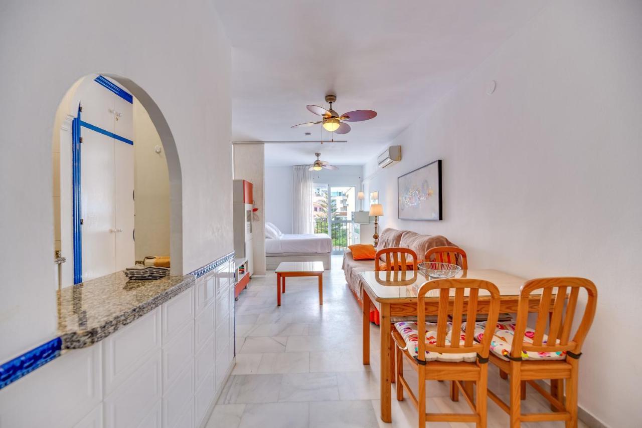 Homeforguest Bright Studio In La Carihuela Near The Beach Torremolinos Eksteriør billede