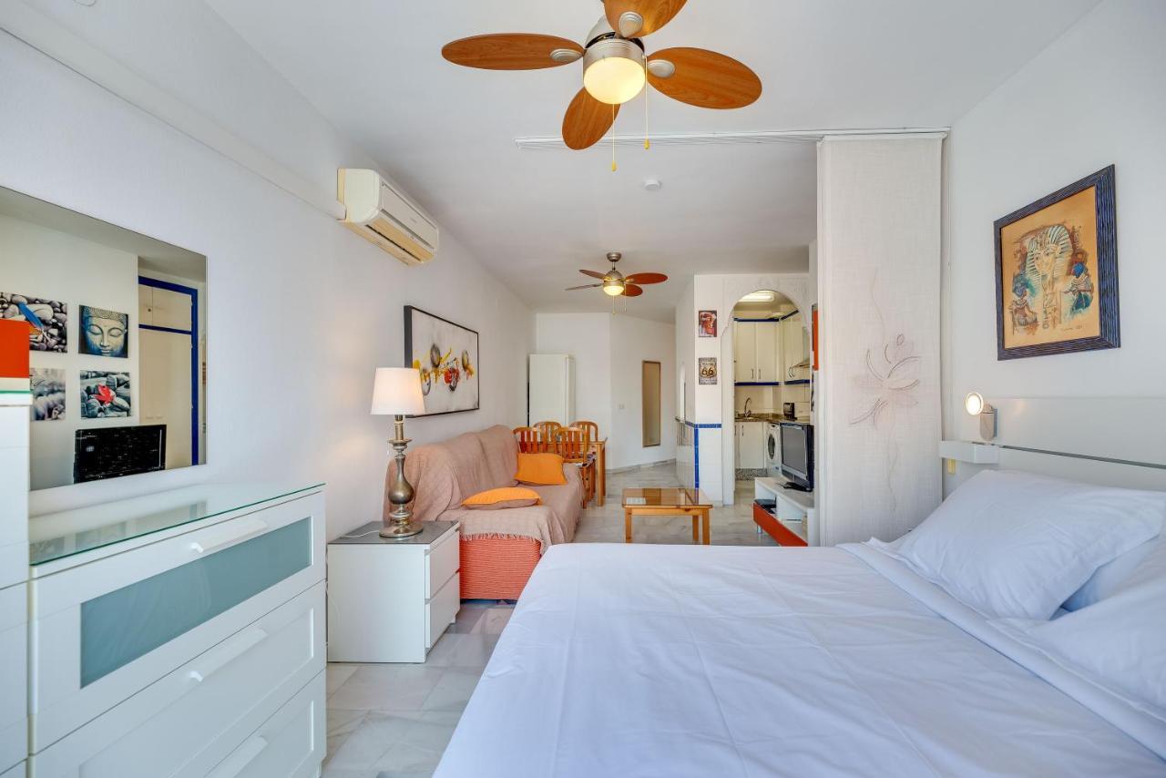 Homeforguest Bright Studio In La Carihuela Near The Beach Torremolinos Eksteriør billede