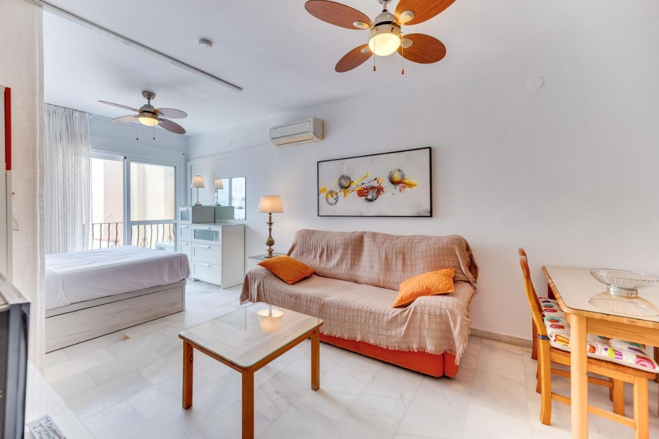 Homeforguest Bright Studio In La Carihuela Near The Beach Torremolinos Eksteriør billede