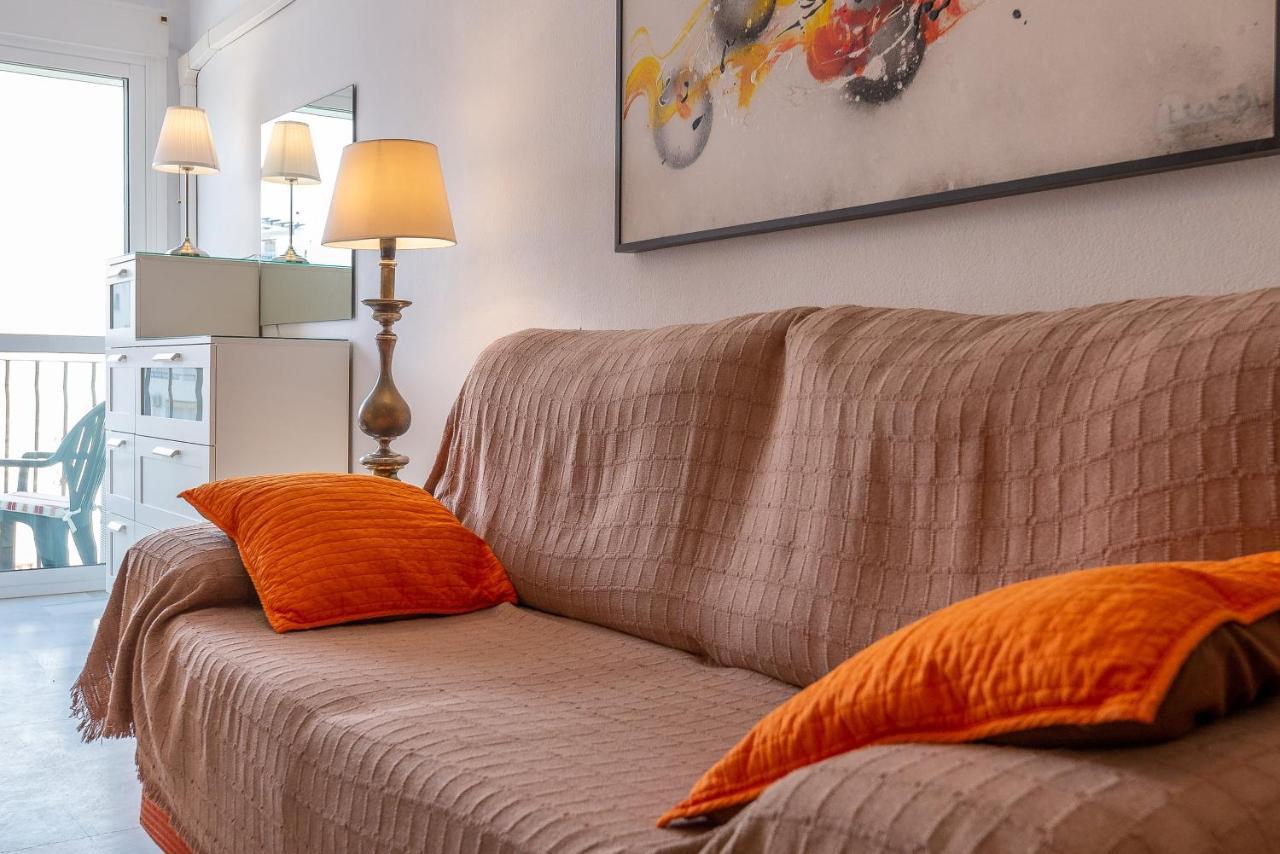 Homeforguest Bright Studio In La Carihuela Near The Beach Torremolinos Eksteriør billede